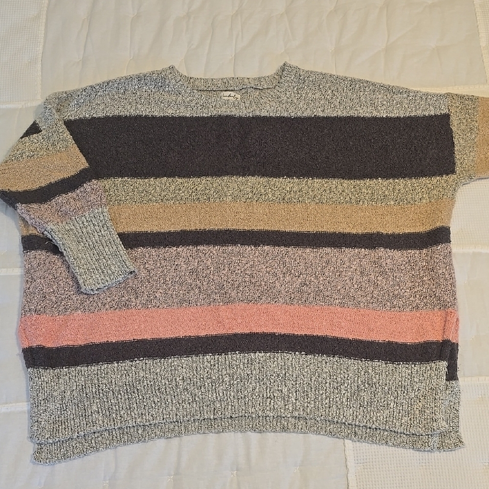 Wonderly Gray and Black Crewneck Sweater with Knitted Texture